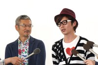 森川教授（左）は藤森（右）の恋愛に関して「実践と理論がある」と褒めていた。