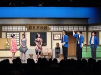 コンパニオン役の国崎恵美、原万紀子、風風ゆり。花月亭旅館にまったく客がおらず不満をもらす。