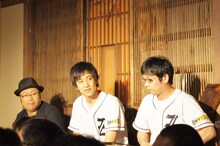 左からWコロン・木曽さんちゅう、田中のマネージャーで野球経験者の池村大二郎、元5番6番で放送作家の猿橋英之。