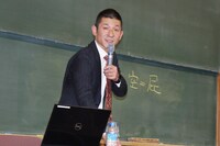 質問コーナーで「戒名に入れたい漢字」を尋ねられ「『屁』です」と答えた哲夫。