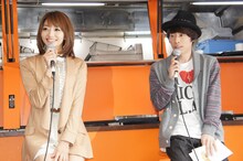 眞鍋かをり（左）とロンドンブーツ1号2号・田村淳（右）。