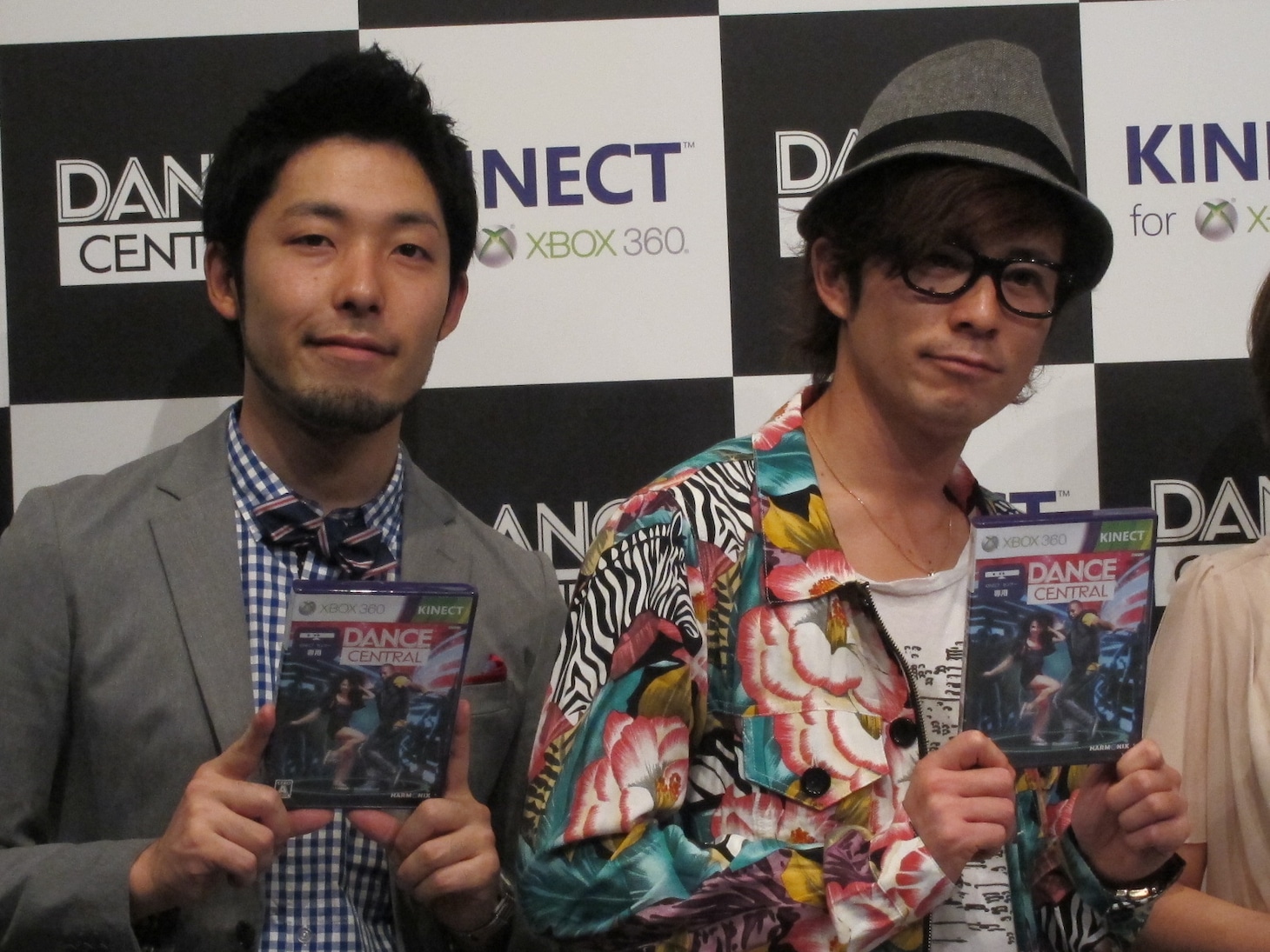 東京・Shibuya O-EASTにて行われた「Kinect」のダンスゲーム「Dance Central」に登場したオリエンタルラジオ。