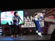 2人で息の合ったオリジナルダンスを披露したオリラジ。