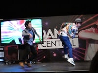 2人で息の合ったオリジナルダンスを披露したオリラジ。