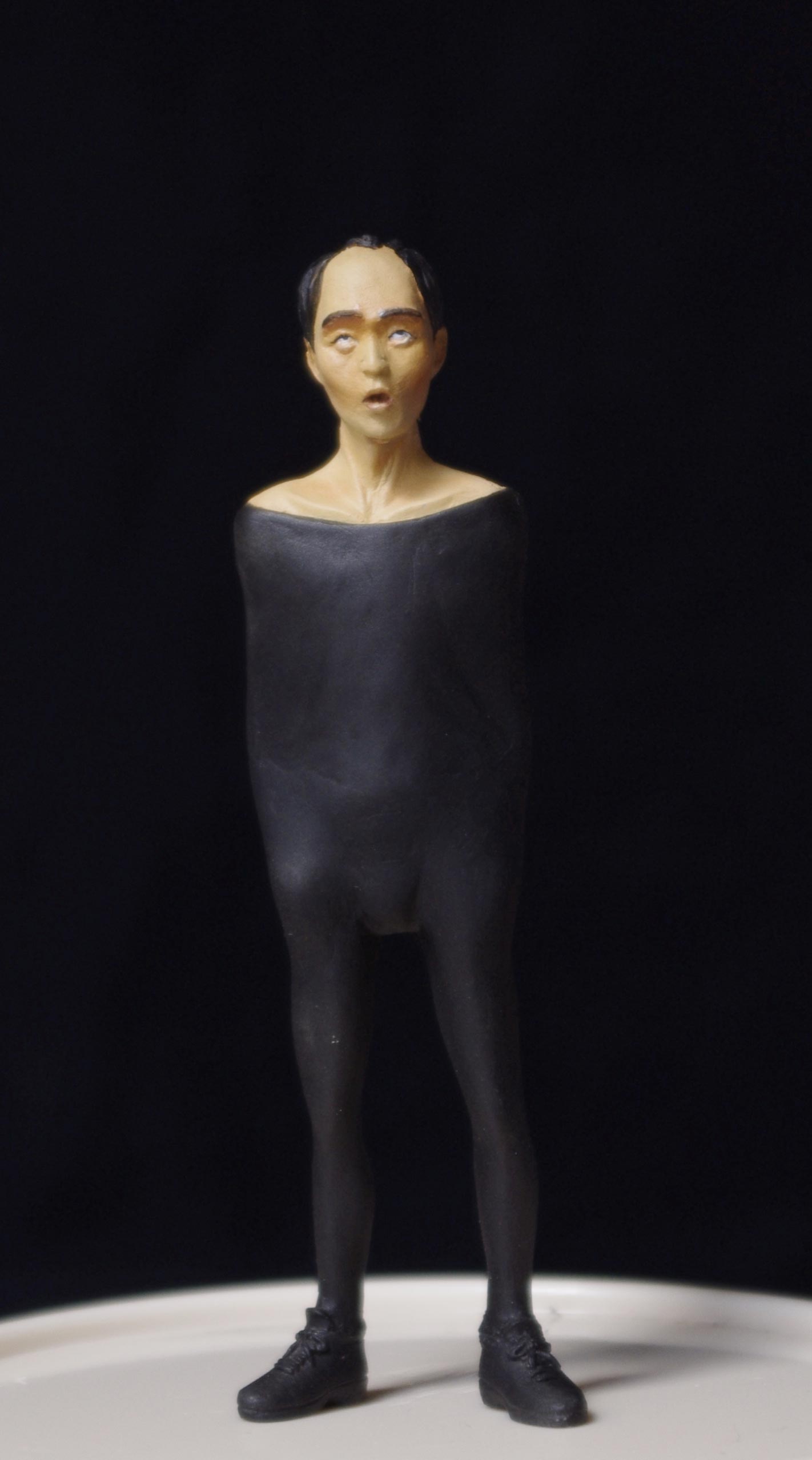写真は「江頭2:50 四十八変化コレクション」の「……。」（沈黙）ポーズ。