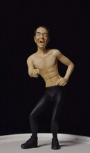 江頭2:50のコレクションフィギュア商品「江頭2:50 四十八変化コレクション」。写真は「お前に一言、物申す！」ポーズ。1個630円。