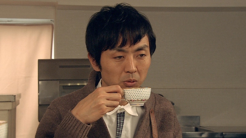 「極める! 田中卓志の紅茶学」でその分野の達人とともに4回シリーズで紅茶の魅力を掘り下げるアンガールズ田中。(c)NHK