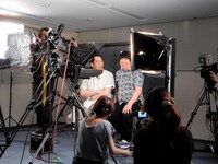 Ustream番組「生で、教えて！バナナマン」の収録風景。