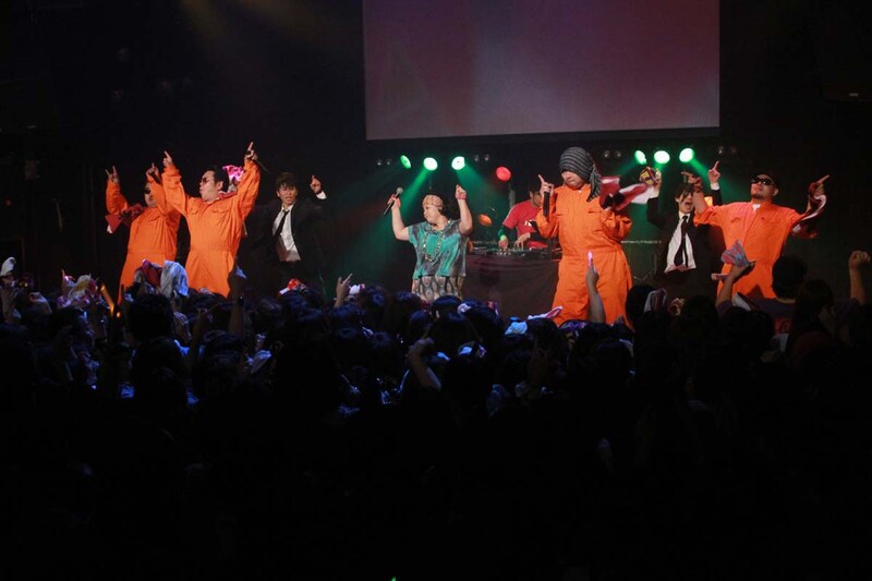 東京・渋谷club asiaにて行われたクラブイベント「DYNAMITE BAKA SOUL」。写真は豊満乃風とミンチ。