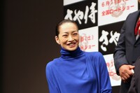 三味線のお竜を演じたりょう。