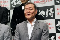 変わり者の殿様を演じた國村隼。「お笑いの世界はもちろん、映像作家としての彼の才能も好き」と手放しで松本を絶賛。