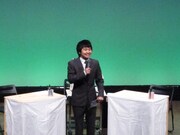 新ライブとあってまだライブの内容を把握していない観客に「ワンランク上の“あるある”を目指すライブです」とわかりやすく説明。