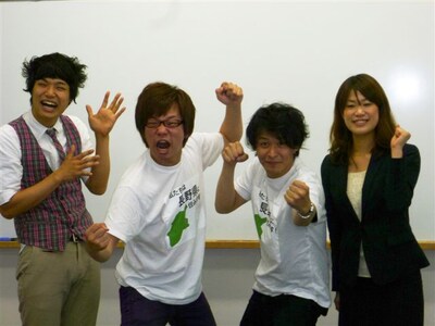 長野市生涯学習センターにて行われた「住みます芸人お披露目」会見。(c)吉本興業