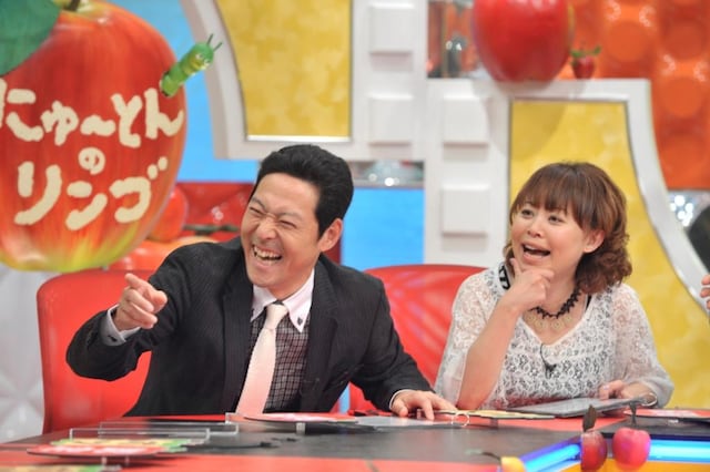 東野幸治となるみがMCを務めるバラエティ番組「意外な法則　大発見!? にゅ～とんのリンゴ」。出演者は森三中・大島、神戸蘭子、バッファロー吾郎、シャンプーハット小出水、月亭八光、ミサイルマン西代、FUJIWARA藤本。放送は6月11日。(c)YTV