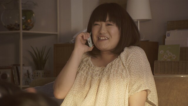 「子守に奮闘」篇で兄夫婦からの電話に「もっと遅くなっていいんですよ～」と楽しそうに答える黒沢。