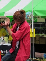 楽しんごは最近新たな「ドドスコスコスコ」を考えたということで、男らしい祭の振付バージョンを披露。