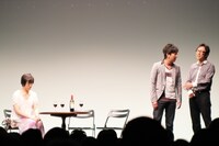 東京03。女性に扮した豊本（左）がたびたびコケてしまうコント「そういう人」を披露した。