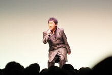 「ロボ五木ひろし」で会場をどよめかせたコロッケ。