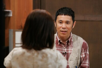 「岡村隆史 結婚プロジェクト」で、お見合いをするナインティナイン岡村（奥）と、お相手の女性（手前）。最終的には2012年6月の「ジューンブライド」を目指す。(c)テレビ東京