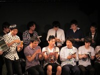 漫画の交換に一同大盛り上がり。