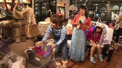 「イケメンに絶対会える！ オーストラリア人気スポットツアー」を満喫する、はるな愛、フォーリンラブ・バービー、森三中・黒沢（左から）。(c)日本テレビ