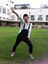 出番は少ないが大役に選ばれ喜ぶブレーメン岡部。(c)吉本興業