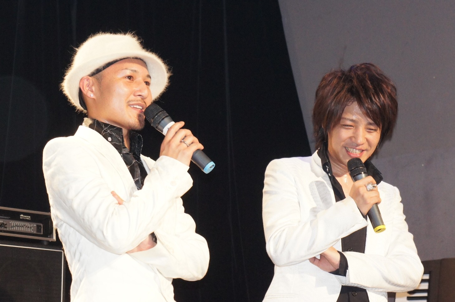 しゅんしゅんと代表（左から）。