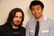 エドガー・ライト監督とよゐこ有野（左から）。(c)2010 Universal  Studios. All Rights Reserved.　Artwork(c)2011 Universal Studios. All Rights Reserved.