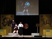 サバンナ八木は、JCBホールで「大秒殺」が行われた際に紛失したお気に入りの青いパーカーを取り返しに来たと宣言。