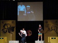 大喜利のみならず、ギャグの力も見せ付けたバッファロー吾郎。「中畑清」シリーズ、尾崎ギャグでは、会場から待ってましたといわんばかりの爆笑が沸き起こった。