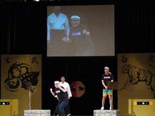 大喜利のみならず、ギャグの力も見せ付けたバッファロー吾郎。「中畑清」シリーズ、尾崎ギャグでは、会場から待ってましたといわんばかりの爆笑が沸き起こった。