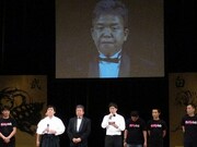 始秒殺にはギャグの大先輩・村上ショージが登場。トーナメントに出場するギャガーたちが見守る中、エールを送るギャグを披露し、あっという間に去っていった。