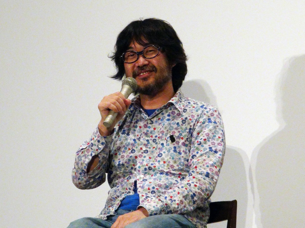 映画「さや侍」ティーチインの司会進行を務めた倉本美津留。