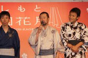 よしもと祇園花月のオープンについて「はんなり精神でがんばります」とコメントした木村祐一（中央）。会見の最後には「全国に吉本の劇場があるけど、笑いを届ける拠点となるように」と期待を込めた。