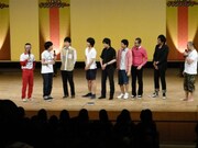 会見の一場面。(c)吉本興業