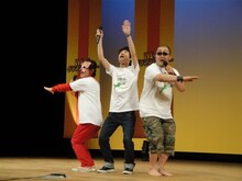 「M-1グランプリツアー2011 the FINAL!!」でも確実なMCを務めたモストデンジャラストリオの3人。(c)吉本興業