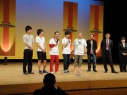 会見の一場面。(c)吉本興業