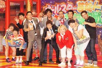 バラエティ特番「オールスター芸能人どっきり王座決定戦スペシャル」の放送と、翌日に発売される番組DVDをアピールする出演者一同。