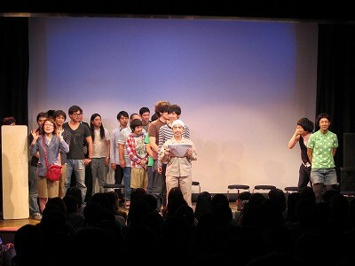 6月20日東京・新宿シアターモリエールにて行われた鬼ヶ島主催ネタライブ「十（じゅう）」。「修学旅行で同じ班になるなら」というお題で、オアシズ光浦、オアシズ大久保、北陽・虻川をめぐり男性陣が分かれた。