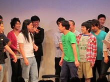 POISON GIRL BAND阿部としきりに仲良くなりたがる野田。しかし最後まで阿部の反応はイマイチだった。