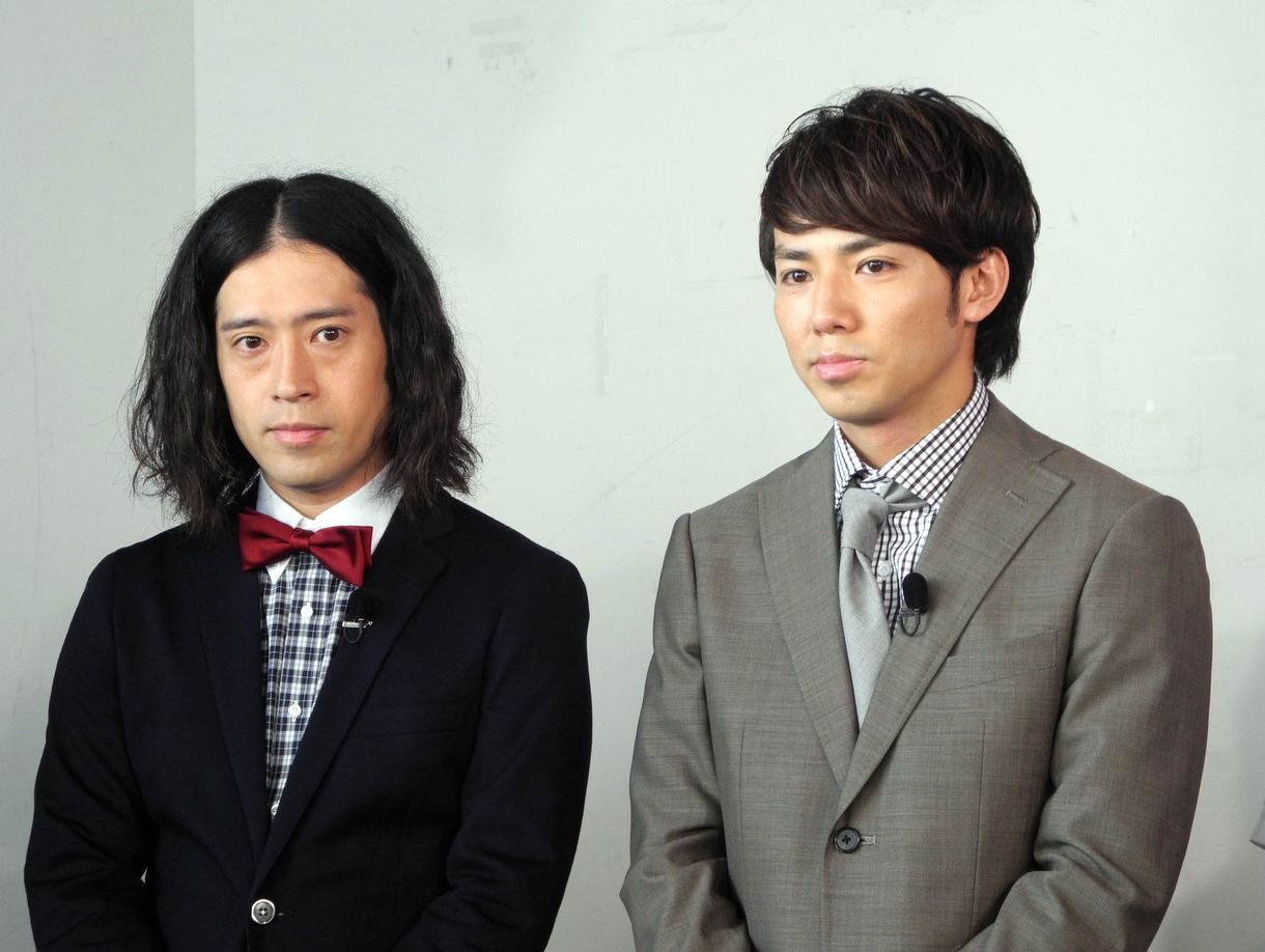 ピース又吉（左）とピース綾部（右）。