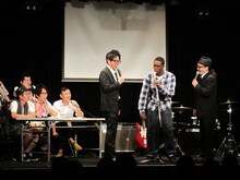 ザブングル松尾のライブでおなじみのアメリカ人・アイク。日本に来て4年にもかかわらず流暢な日本語で超新塾への思いを語り、さらにさまざまなパフォーマンスを見せた。