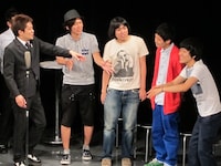 元所属事務所・人力舎の後輩たちが来て嬉しそうなうしろシティ阿諏訪。普段もふらりといなくなることをなすなかにし那須からも指摘された。