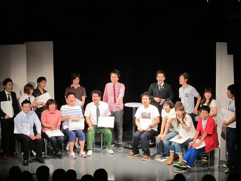 東京・松竹芸能 新宿角座にて開催されたイベントライブ「事務所交流戦ライブ～松竹芸能×人力舎～」。出演者は人力舎からエレファントジョン、鬼ヶ島、ピーナッツパン、ブルーセレブ、松竹芸能からヒカリゴケ、うしろシティ、梅小鉢、なすなかにし。