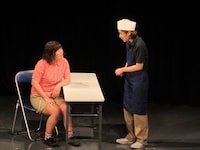 ピーナッツパン。回転寿司屋を舞台にしたコントを披露。