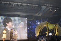 アニメーションの巨大メーテルと掛け合いを披露する陣内。恋愛ネタをメーテルに振られ、最終的には「やかましいわ！」とツッコミを入れていた。