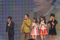 タケカワユキヒデ（左から2人目）も登場し「銀河鉄道999」を披露した。