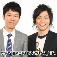 入籍を発表したモンスターエンジン西森（左）。