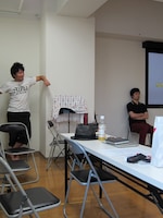 同舞台は竹森の思いを大熊が形にしたもの。竹森が作ったオリジナルソングが大熊の脚本に組み込まれる。