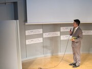 オープニングでは今年もMCのチョコレートプラネット松尾が何度呼びかけてもチーモンが出てこず。